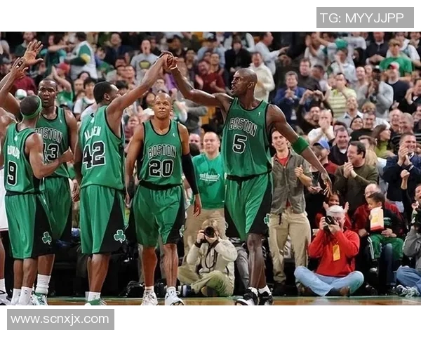 热火与凯尔特人激战再起NBA季后赛对决引发球迷热议与期待